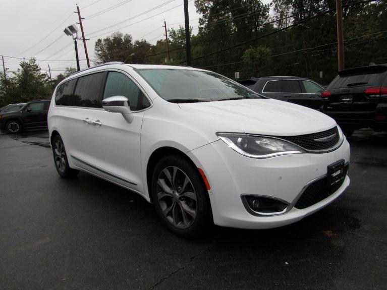 Used 2017 Chrysler Pacifica Limited for sale Sold at Victory Lotus in New Brunswick, NJ 08901 2