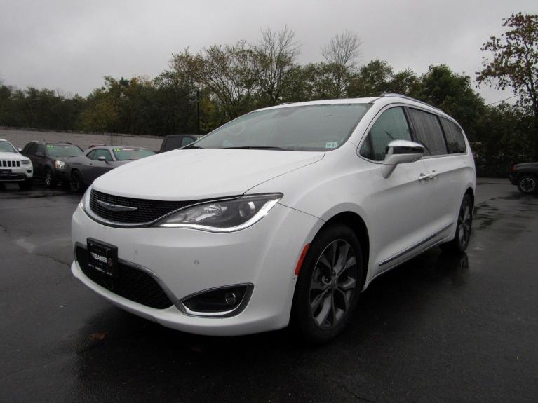 Used 2017 Chrysler Pacifica Limited for sale Sold at Victory Lotus in New Brunswick, NJ 08901 4