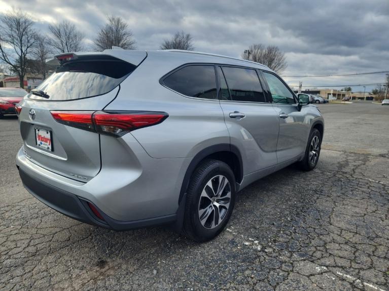 Used 2020 Toyota Highlander XLE for sale Sold at Victory Lotus in New Brunswick, NJ 08901 5