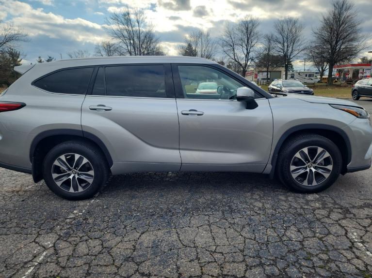 Used 2020 Toyota Highlander XLE for sale $34,995 at Victory Lotus in New Brunswick, NJ 08901 6