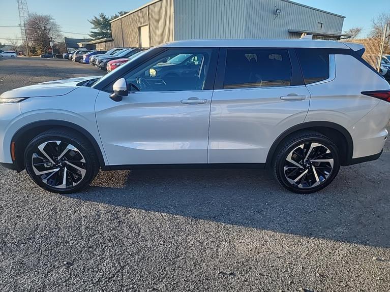 Used 2022 Mitsubishi Outlander ES for sale Sold at Victory Lotus in New Brunswick, NJ 08901 2