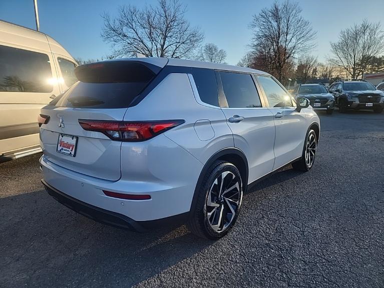 Used 2022 Mitsubishi Outlander ES for sale Sold at Victory Lotus in New Brunswick, NJ 08901 5