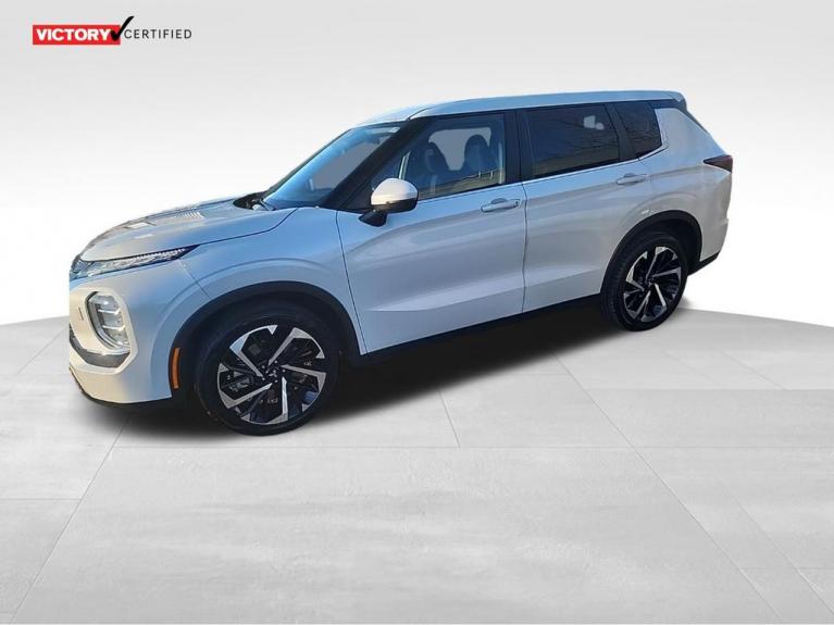 Used 2022 Mitsubishi Outlander ES for sale Sold at Victory Lotus in New Brunswick, NJ 08901 1