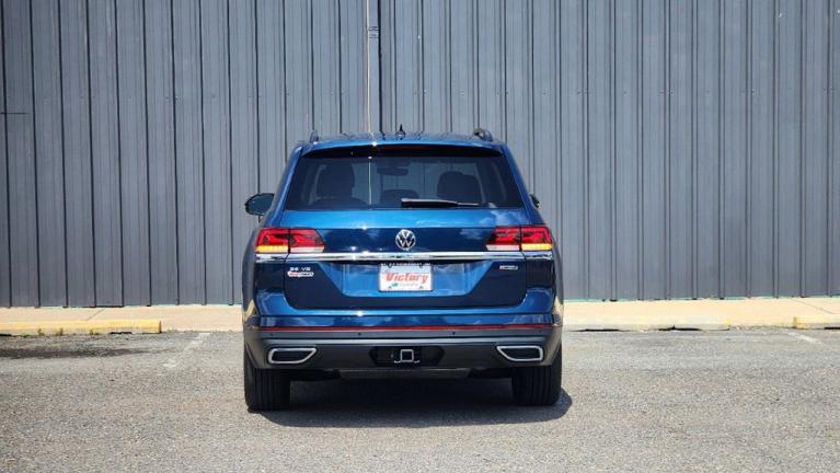 Used 2021 Volkswagen Atlas 3.6L V6 SE w/Technology for sale Sold at Victory Lotus in New Brunswick, NJ 08901 4