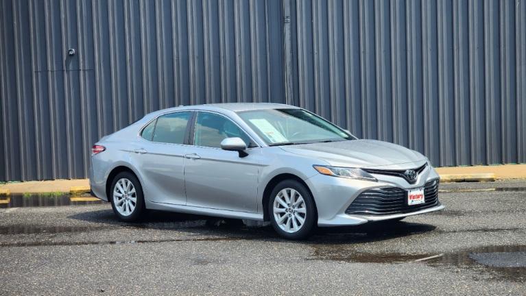 Used 2020 Toyota Camry LE for sale Sold at Victory Lotus in New Brunswick, NJ 08901 7