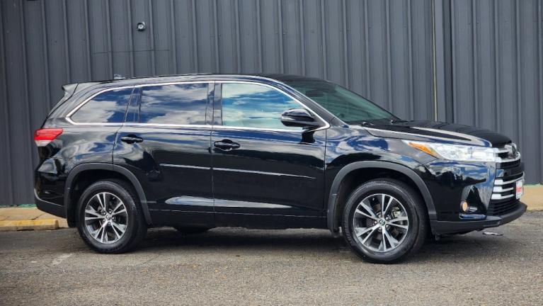 Used 2018 Toyota Highlander LE for sale Sold at Victory Lotus in New Brunswick, NJ 08901 7