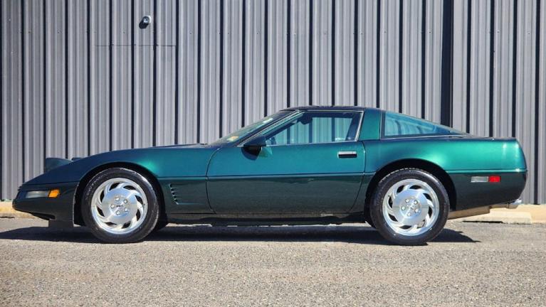 Used 1996 Chevrolet Corvette Base for sale Sold at Victory Lotus in New Brunswick, NJ 08901 2
