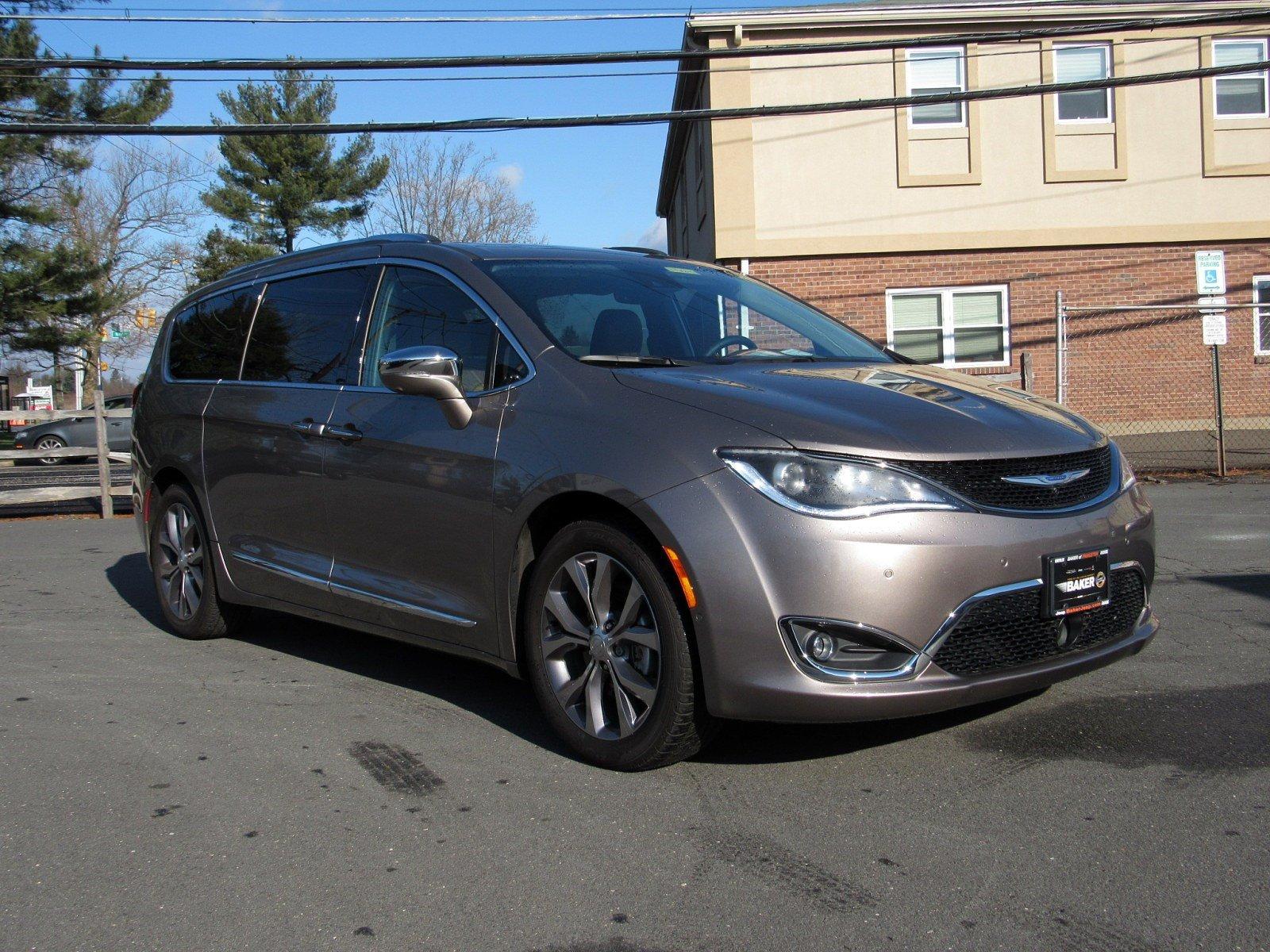 Used 2018 Chrysler Pacifica Limited For 