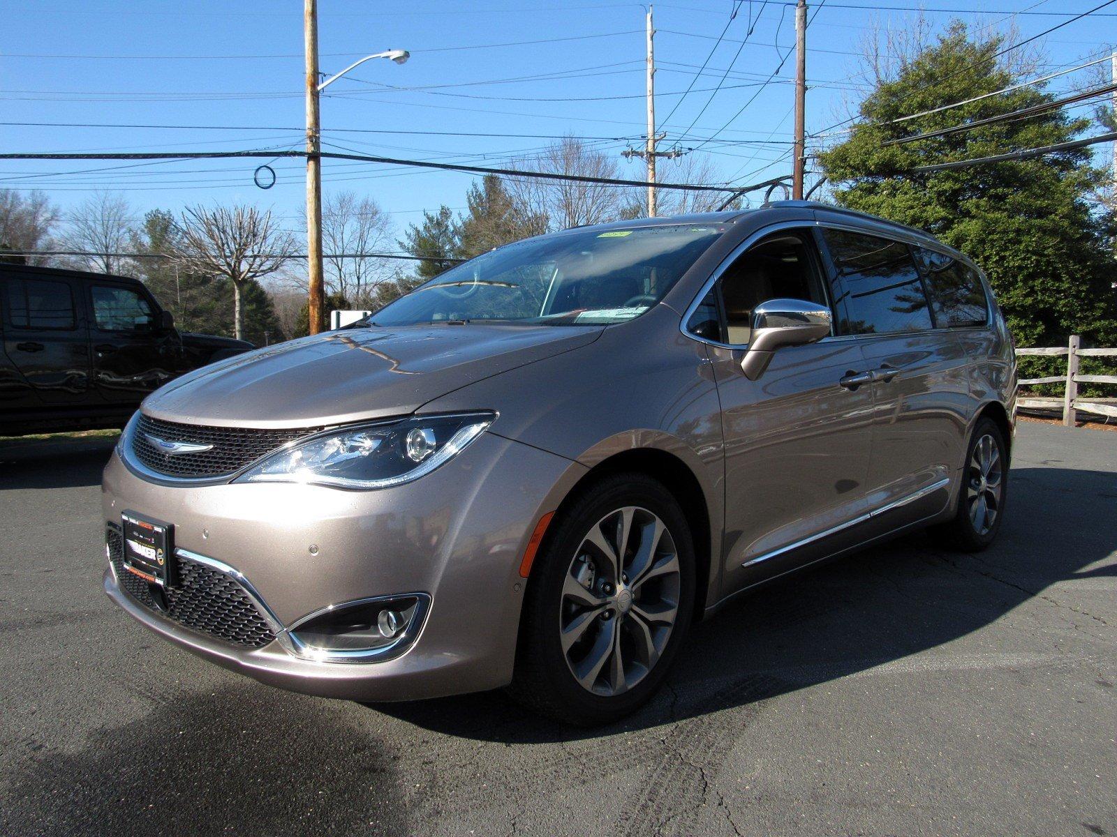 Used 2018 Chrysler Pacifica Limited For Sale (38,995