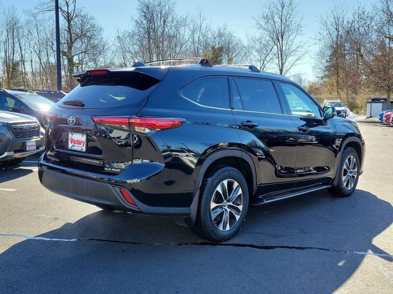 Used 2021 Toyota Highlander XLE for sale $35,995 at Victory Lotus in New Brunswick, NJ 08901 5
