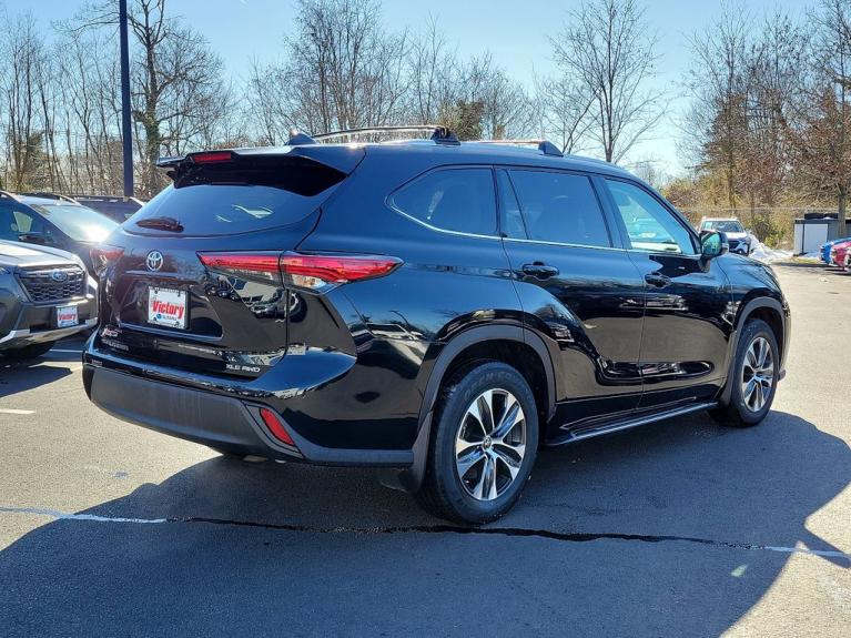 Used 2021 Toyota Highlander XLE for sale Sold at Victory Lotus in New Brunswick, NJ 08901 5