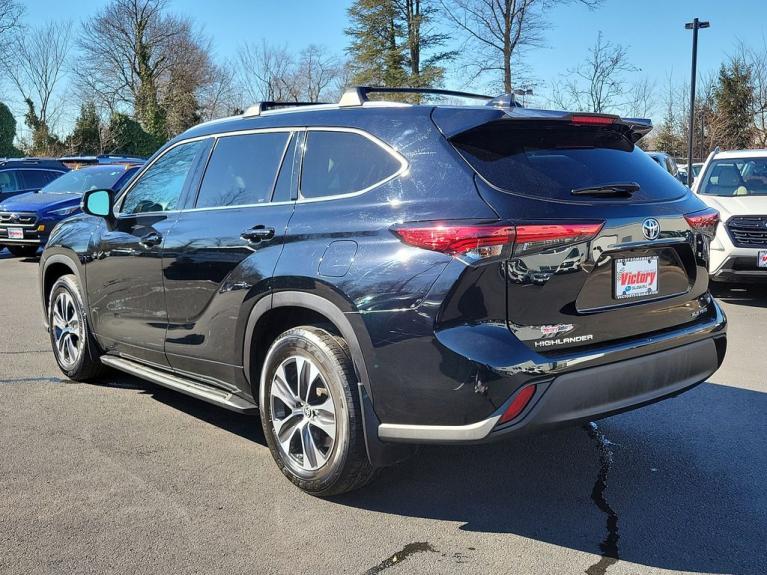 Used 2021 Toyota Highlander XLE for sale Sold at Victory Lotus in New Brunswick, NJ 08901 7