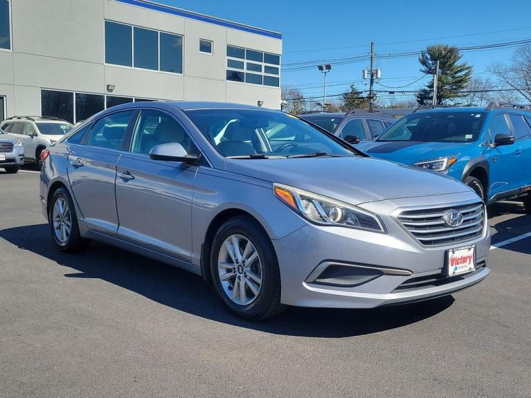 Used 2016 Hyundai Sonata Base for sale Sold at Victory Lotus in New Brunswick, NJ 08901 4