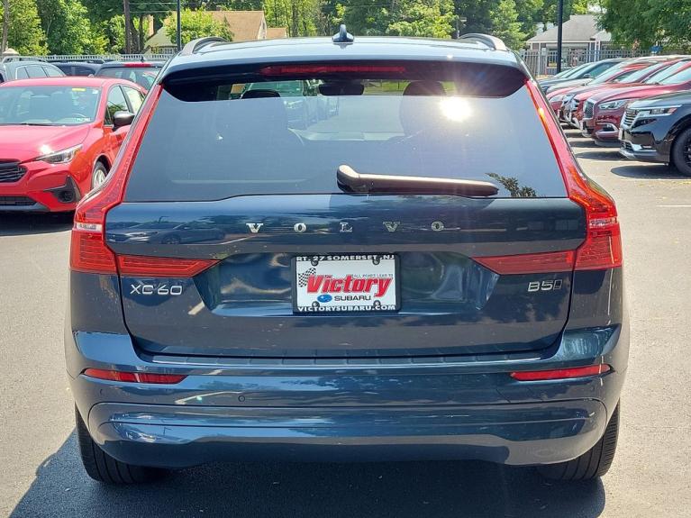 Used 2022 Volvo XC60 B5 Momentum for sale Sold at Victory Lotus in New Brunswick, NJ 08901 5