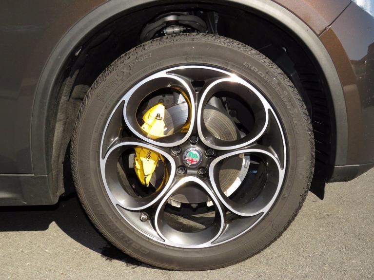 Used 2019 Alfa Romeo Stelvio Ti Lusso for sale Sold at Victory Lotus in New Brunswick, NJ 08901 8