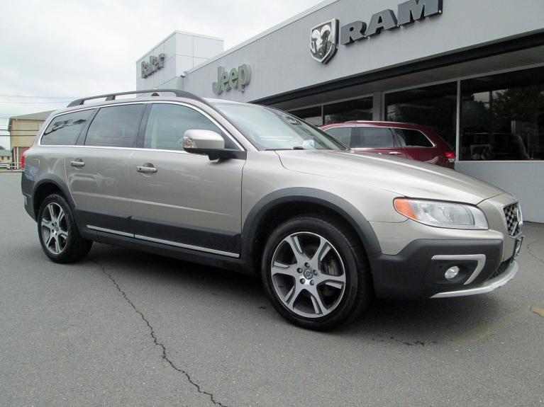 Used 2014 Volvo XC70 3.0L T6 for sale Sold at Victory Lotus in New Brunswick, NJ 08901 2