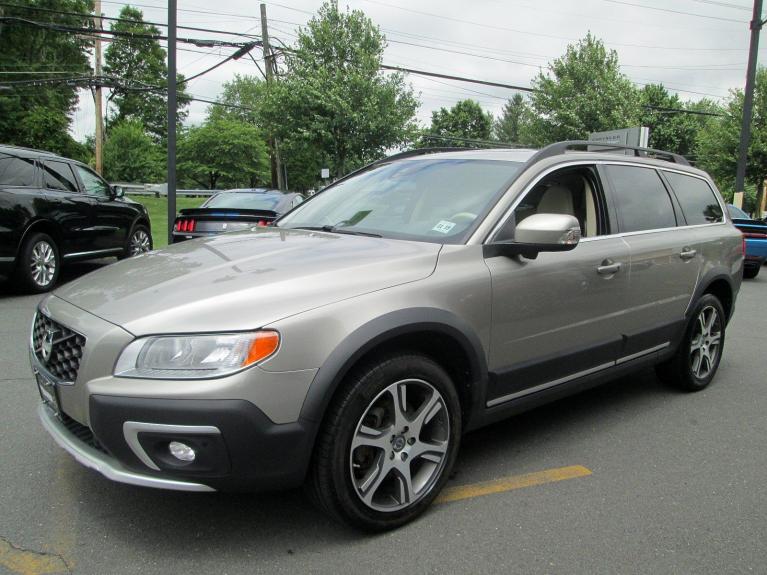 Used 2014 Volvo XC70 3.0L T6 for sale Sold at Victory Lotus in New Brunswick, NJ 08901 4