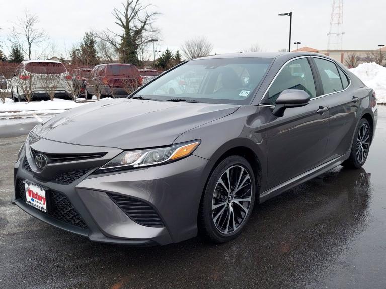 Used 2018 Toyota Camry SE for sale Sold at Victory Lotus in New Brunswick, NJ 08901 3