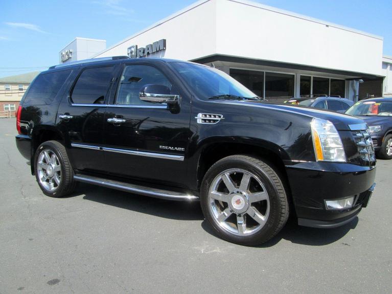 Used 2013 Cadillac Escalade Luxury for sale Sold at Victory Lotus in New Brunswick, NJ 08901 2