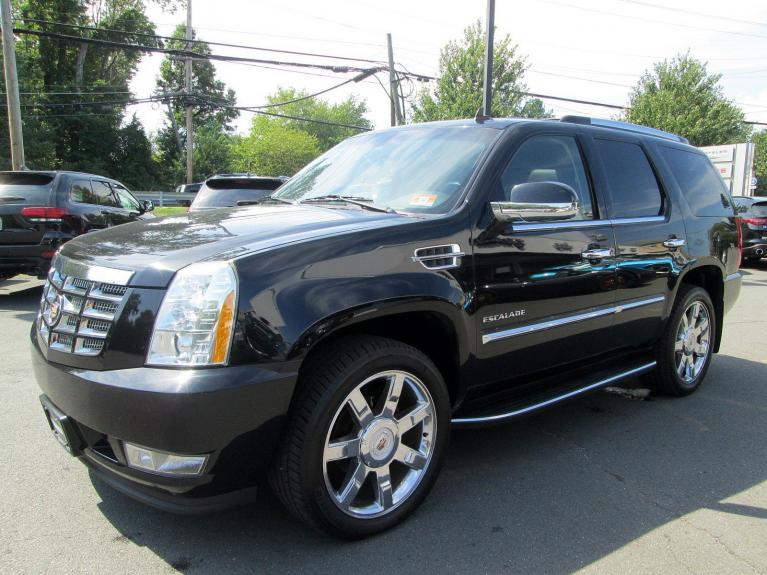 Used 2013 Cadillac Escalade Luxury for sale Sold at Victory Lotus in New Brunswick, NJ 08901 4