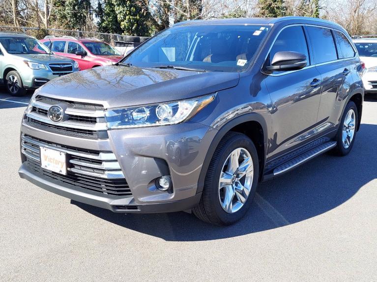 Used 2019 Toyota Highlander Limited Platinum for sale Sold at Victory Lotus in New Brunswick, NJ 08901 3