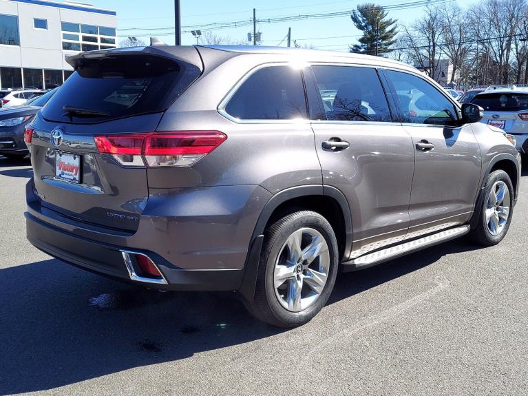 Used 2019 Toyota Highlander Limited Platinum for sale Sold at Victory Lotus in New Brunswick, NJ 08901 6