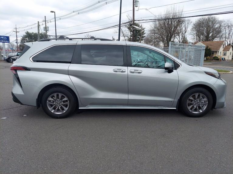 Used 2021 Toyota Sienna XLE for sale Sold at Victory Lotus in New Brunswick, NJ 08901 7