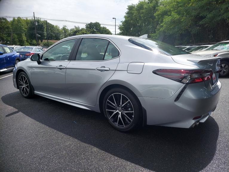 Used 2022 Toyota Camry Hybrid SE for sale Sold at Victory Lotus in New Brunswick, NJ 08901 4