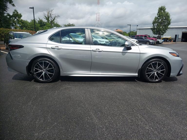 Used 2022 Toyota Camry Hybrid SE for sale Sold at Victory Lotus in New Brunswick, NJ 08901 7