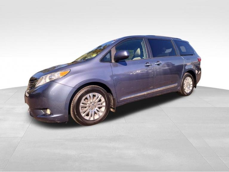 Used 2016 Toyota Sienna Ltd for sale Sold at Victory Lotus in New Brunswick, NJ 08901 1