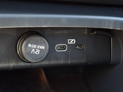 2022 Volvo XC40 Recharge Pure Electric P8 Ultimate